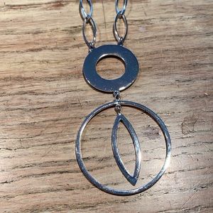 Beautiful silver costume necklace, 16”, circles